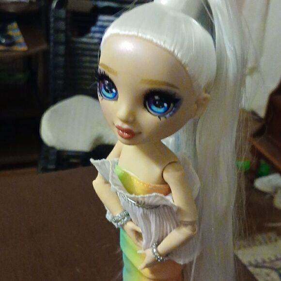 Rainbow High  - Picture 4 of 4